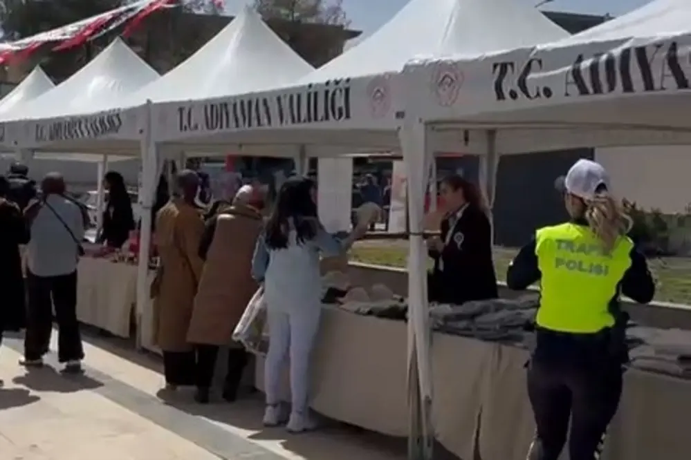 Adıyaman’da Polis Eşleri Derneği Kermesi Vatandaşlardan Yoğun İlgi Gördü