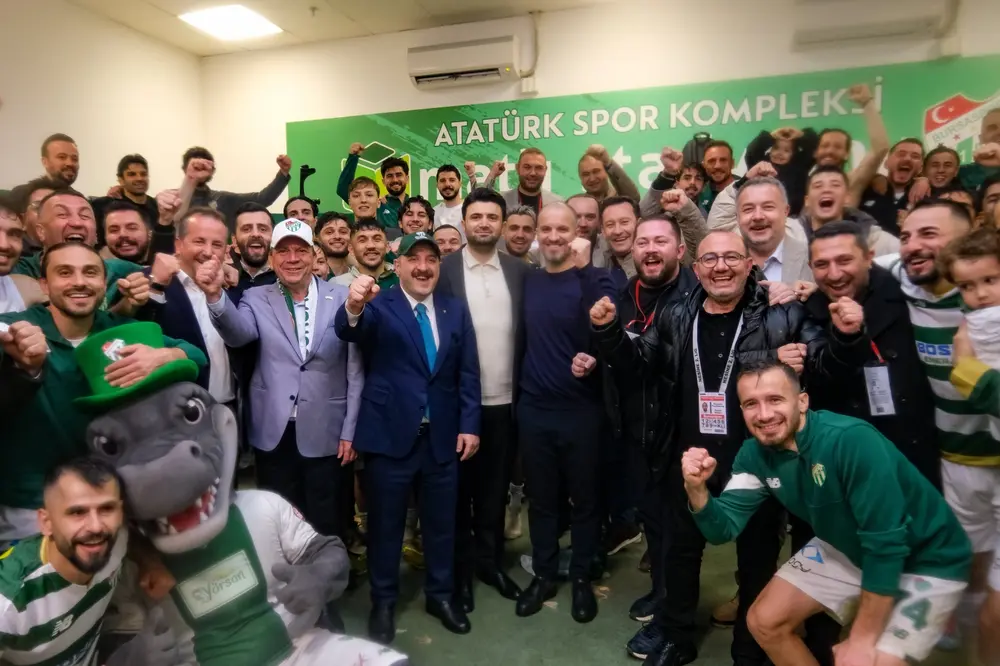 AK Parti'den Bursaspor Eskişehir Deplasmanına Otobüs Desteği