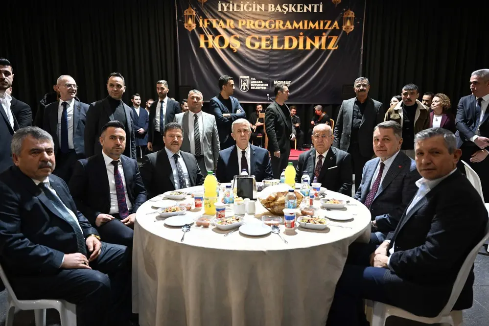 Ankara Büyükşehir Belediye Başkanı Mansur Yavaş Taksi Esnafıyla İftar Programında Buluştu