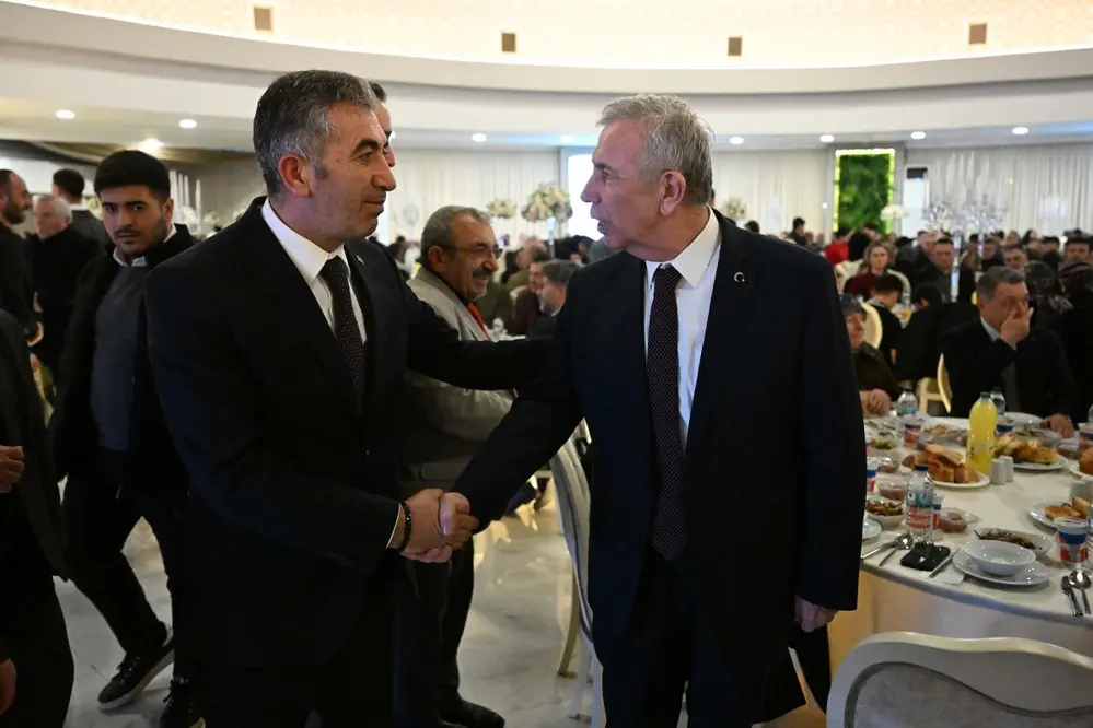 Ankara Büyükşehir Belediye Başkanı Yavaş, Pursaklar İftar Programında Vatandaşlarla Bir Araya Geldi