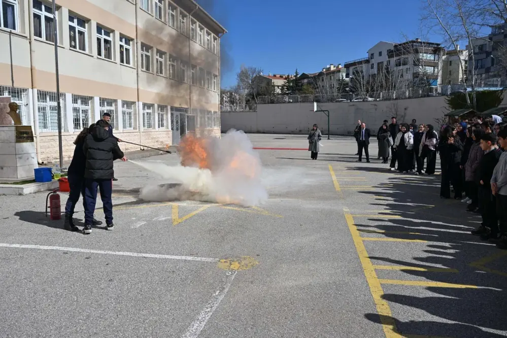 Ankara Çankaya’da Öğrencilere Afet ve Yangın Eğitimi Düzenlendi