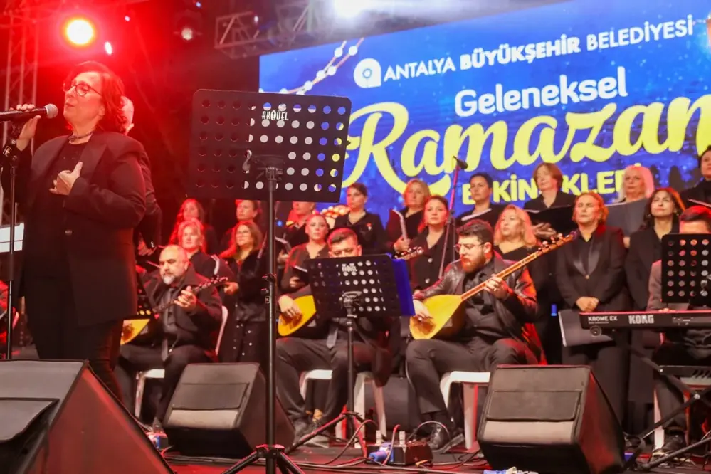 Antalya'da Ramazan Etkinlikleri: 'Türkülerle Kadın' Konseri ve Hacivat-Karagöz Gösterileri