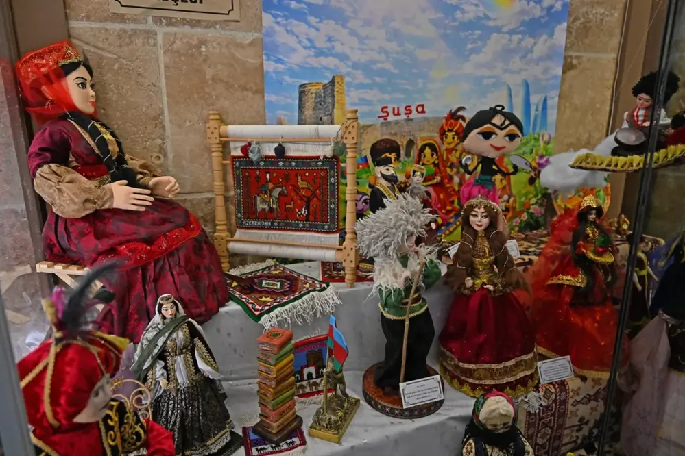 Antalya Oyuncak Müzesi Azerbaycan Kültür Merkezi’nden 26 Parçalık Oyuncak Koleksiyonu Aldı