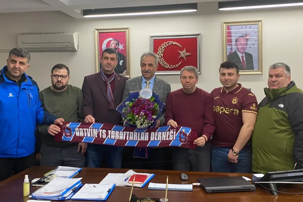 Artvin Trabzonspor Taraftarları Derneği, Yılmaz Boz'u Makamında Ziyaret Etti