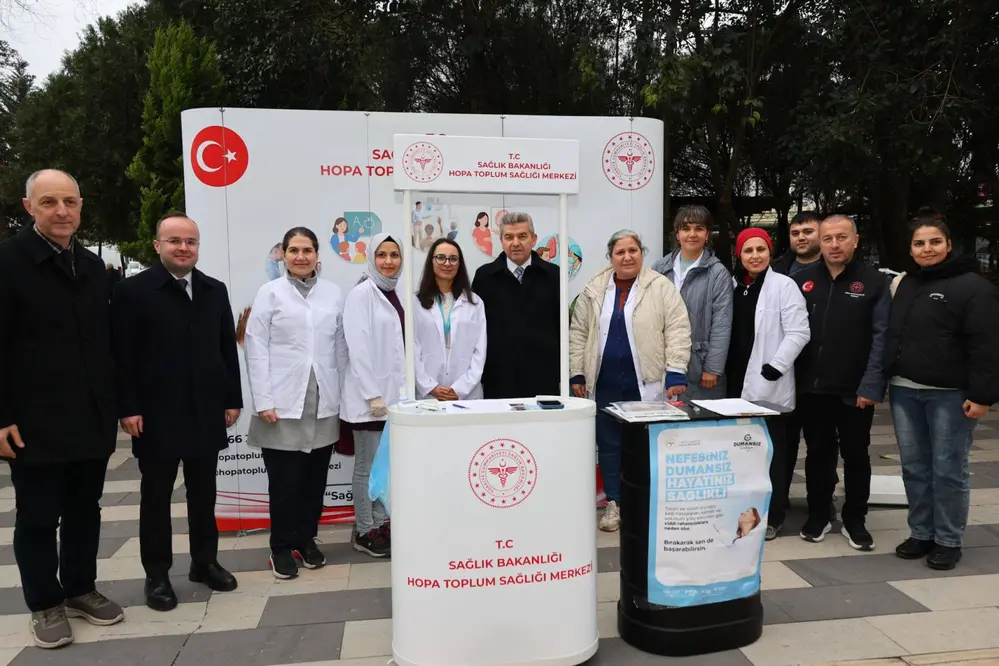 Artvin Valisi Turan Ergün Hopa’da Yeşilay Etkinliklerini İnceledi