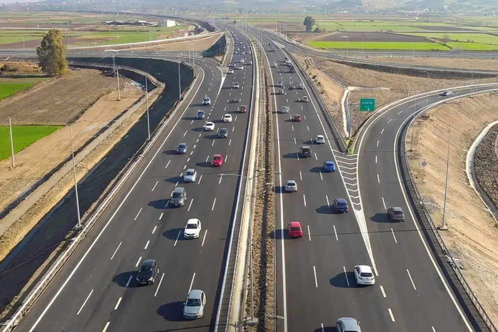 Aydın-Denizli Otoyolu'nda Günlük Araç Geçişi 22 Bini Aştı