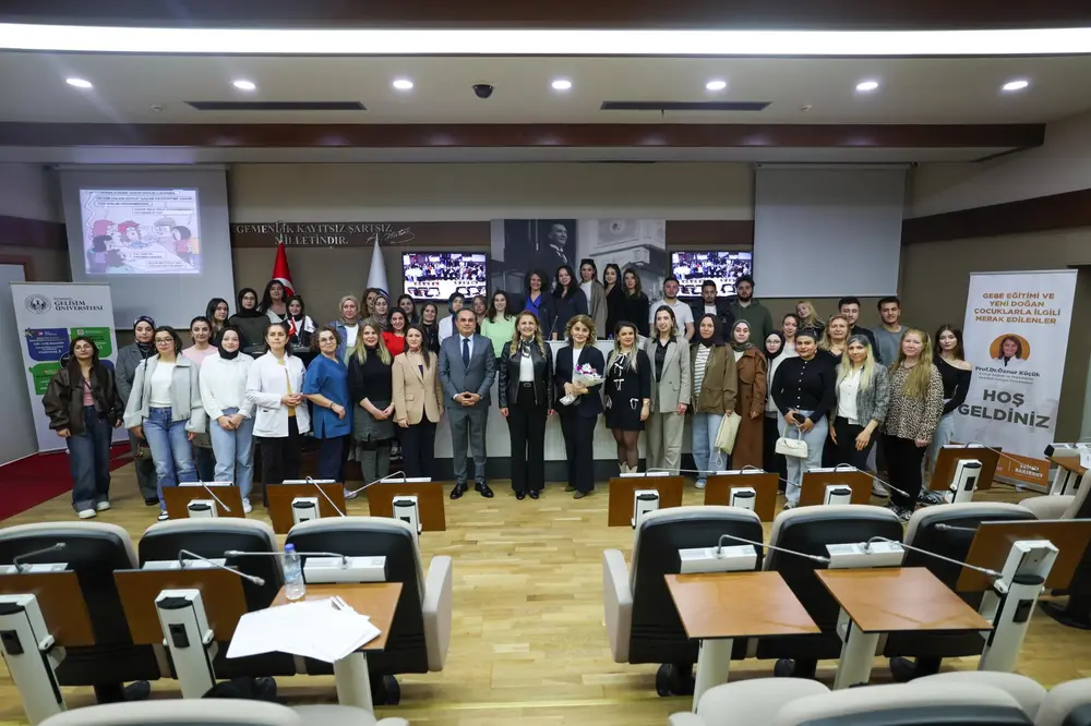 Bakırköy'de Anne Adaylarına Gebe Eğitimi ve Yeni Doğan Bakımı Semineri Düzenlendi