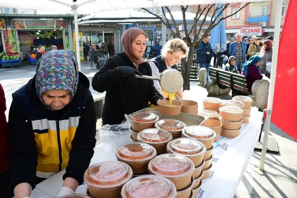 Balıkesir Altıeylül'de Büyükşehir Belediyesi İftar Programı Düzenledi