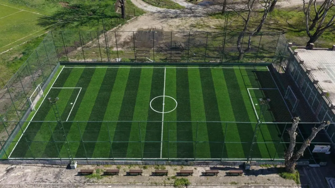 Balıkesir'de Yeni Halı Sahalar Yapılıyor ve Mevcut Alanlar Yenileniyor