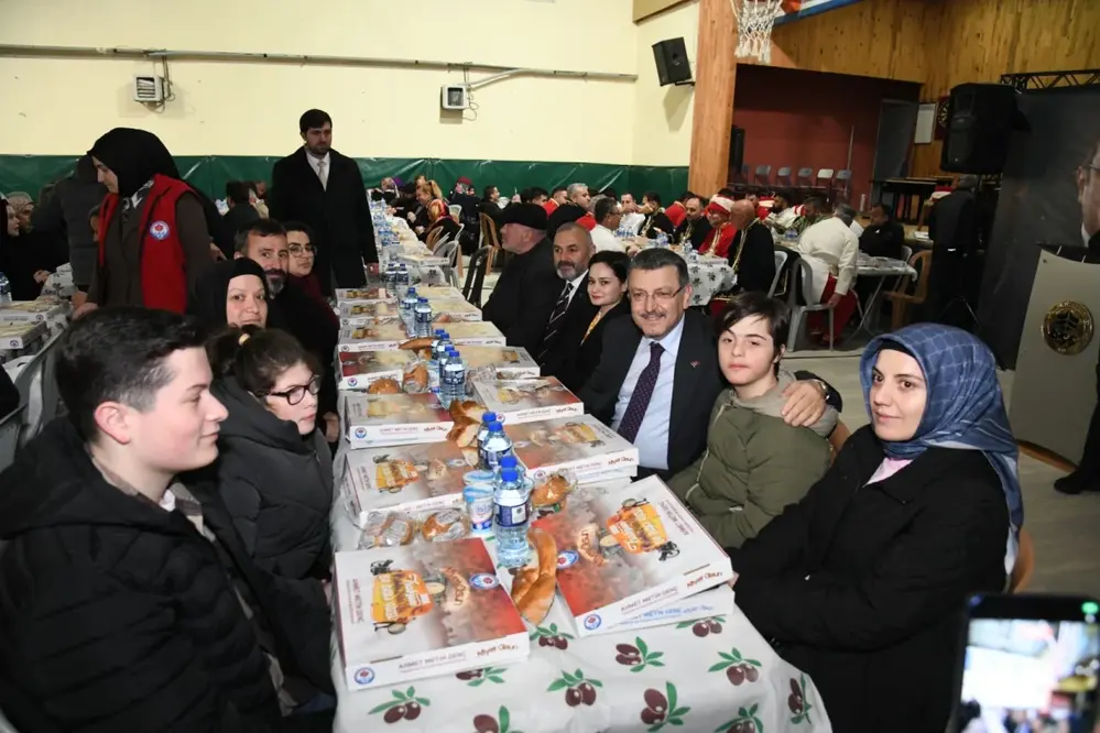 Başkan Genç Ramazan İftarında Hemşehrilerine Seslendi: Hedefler ve Sözler Yanınızda