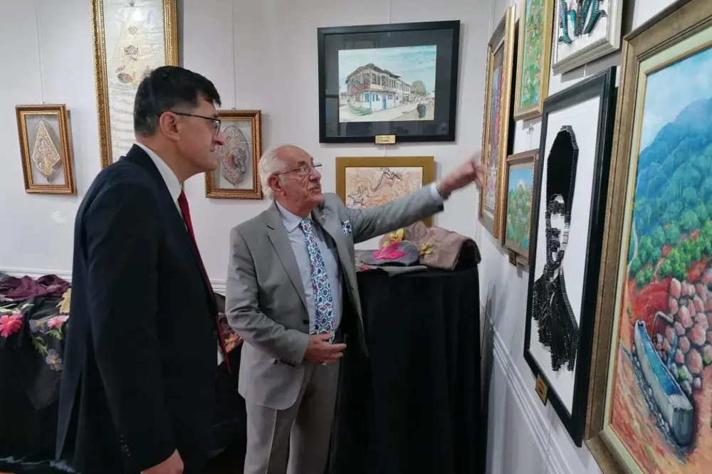 Belediye Başkanı Eyüp Kahveci Çanakkale'deki Kütahya Sergisi'ni Ziyaret Etti