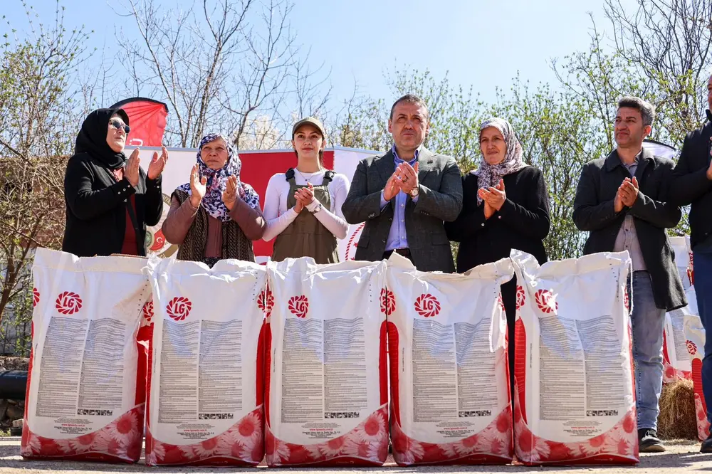 Bilecik’te Çiftçilere Yüzde 50 Hibeli Ayçiçeği Tohumu Dağıtıldı