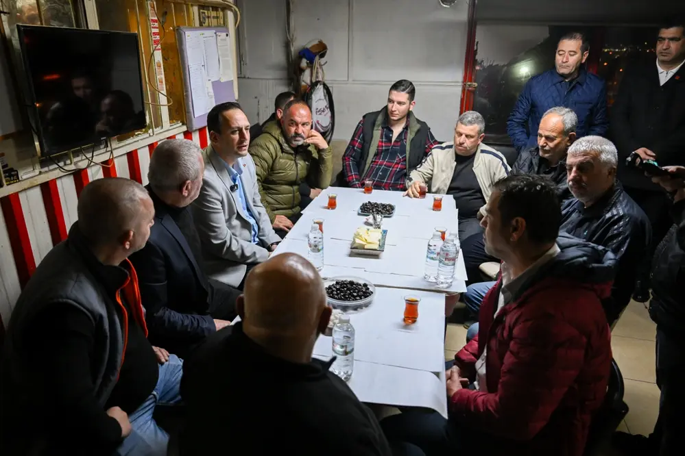 Bornova Belediye Başkanı Ömer Eşki, EVKA-4 Minibüs Esnafını Sabah Ziyaretiyle Destekledi