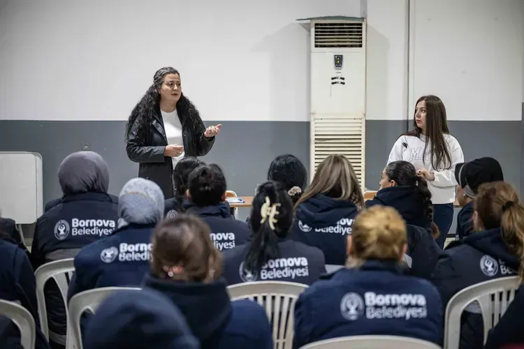 Bornova Belediyesi Kadın Personeline Rahim Ağzı Kanseri ve HPV Aşısı Bilgilendirmesi Yaptı