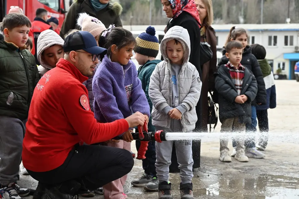 Bozüyük'te İlkokul Öğrencilerine Yangın Güvenliği Eğitimi Verildi