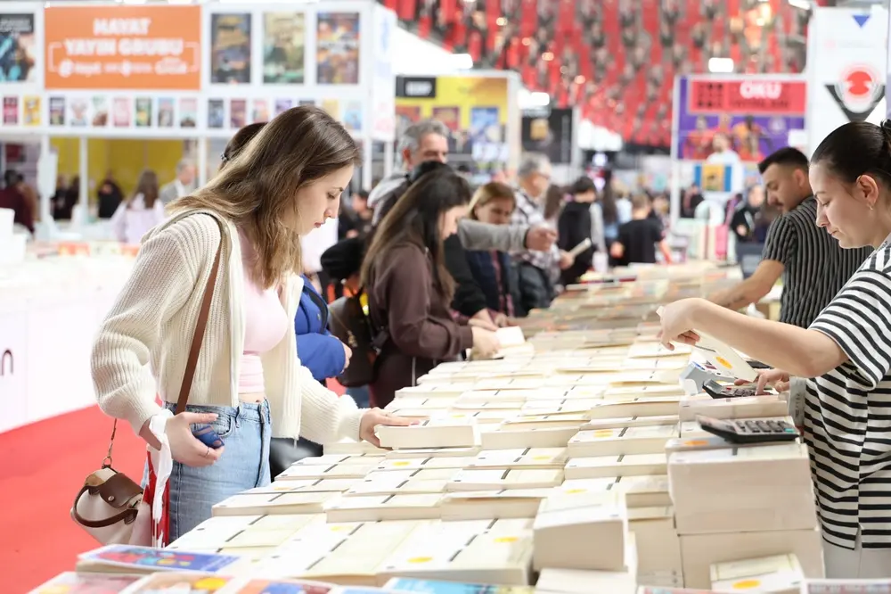 Bursa 23. Kitap Fuarı Başladı: Osmangazi Belediyesi Yazarlarla Buluşturuyor