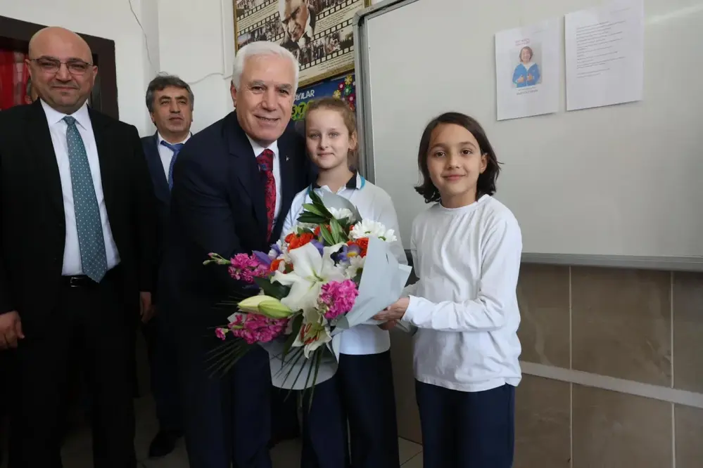 Bursa Büyükşehir Belediye Başkanı Bozbey, Ali Karasu İlkokulu'nu Ziyaret Etti