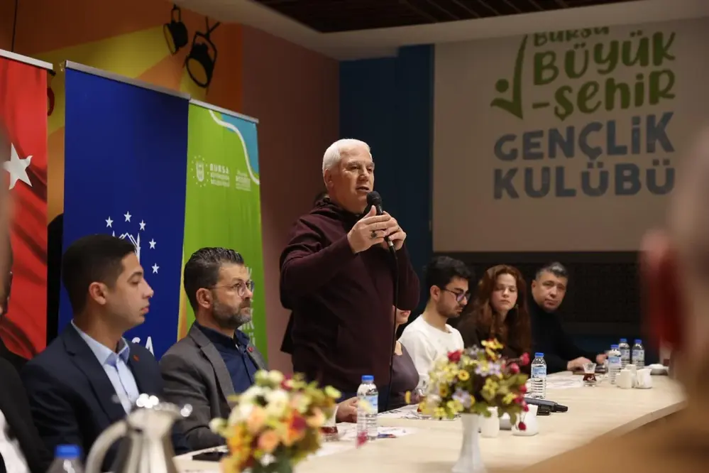 Bursa Büyükşehir Belediye Başkanı Bozbey, Sahurda Üniversite Öğrencileriyle Buluştu