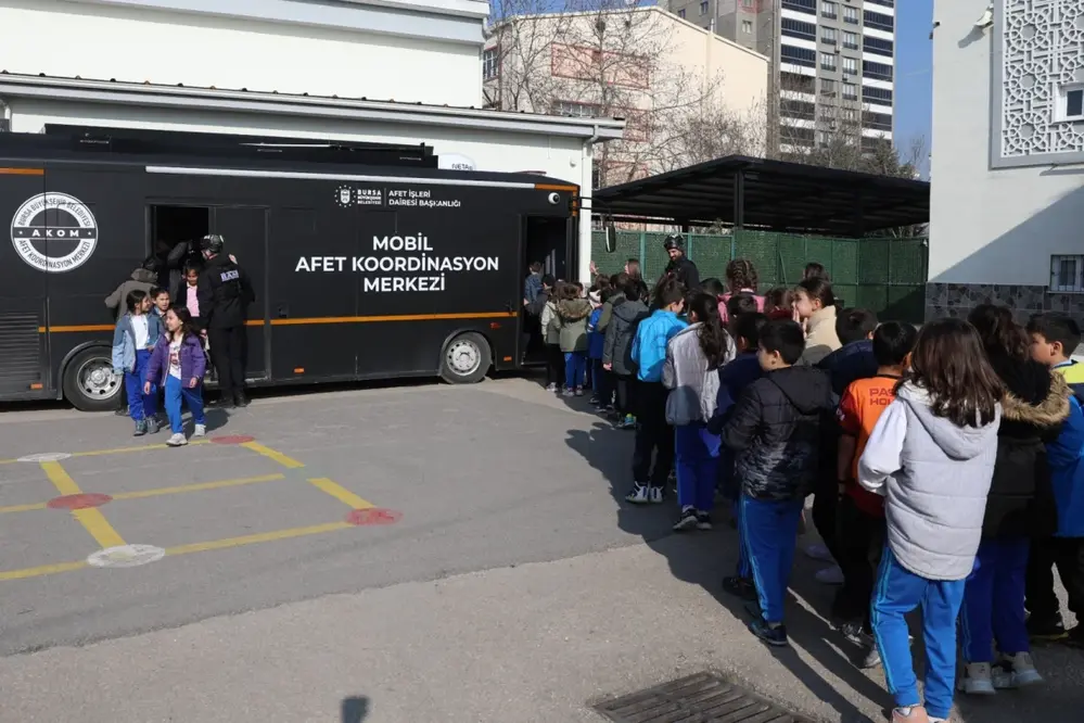 Bursa Büyükşehir Belediyesi'nden Deprem Haftası Kapsamında Çocuklara Afet Eğitimi