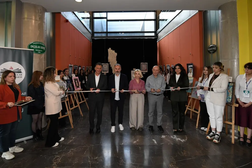 Bursa’da ‘Edebiyattan Sanata Yolculuk’ Sergisi Açıldı