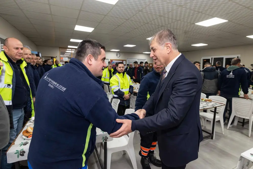 Cemil Tugay Bornova Park ve Bahçeler Dairesi Çalışanlarıyla Sabah Kahvaltısında Buluştu