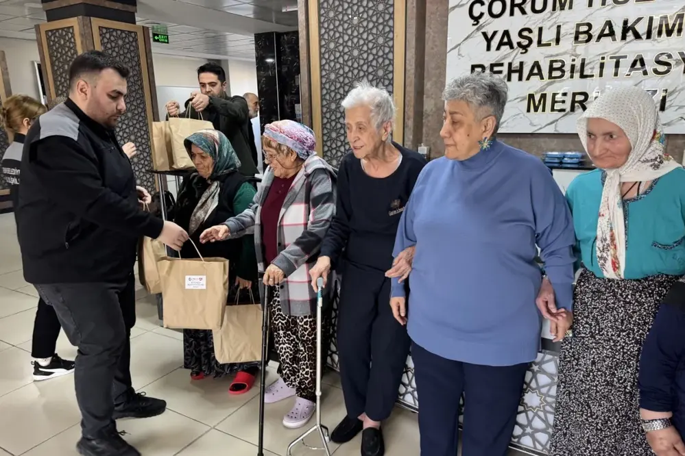 Çorum Belediyesi Hastalara ve Huzurevi Sakınlarına Hijyen Paketleri Ulaştırdı