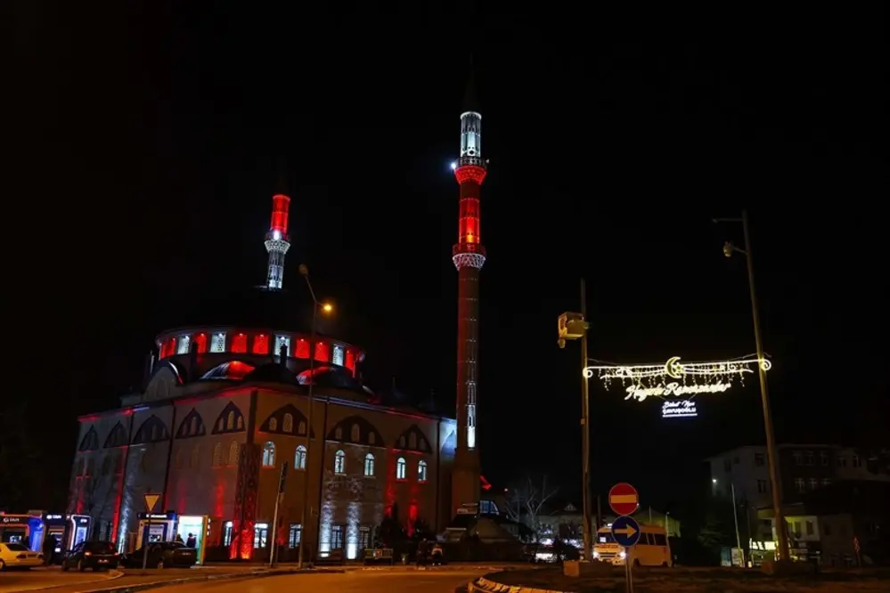 Denizli'de Ramazan Ayı İçin Işıklandırma Süslemeleri Tamamlandı