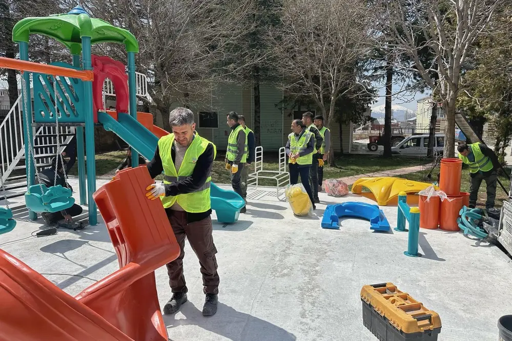 Doğanşehir'de Tamamlanan Çocuk Parkları Başkan Bayram Tarafından İncelendi