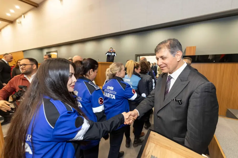 Dr. Cemil Tugay, İzmir Büyükşehir Belediyesi Personeliyle Bayramlaştı