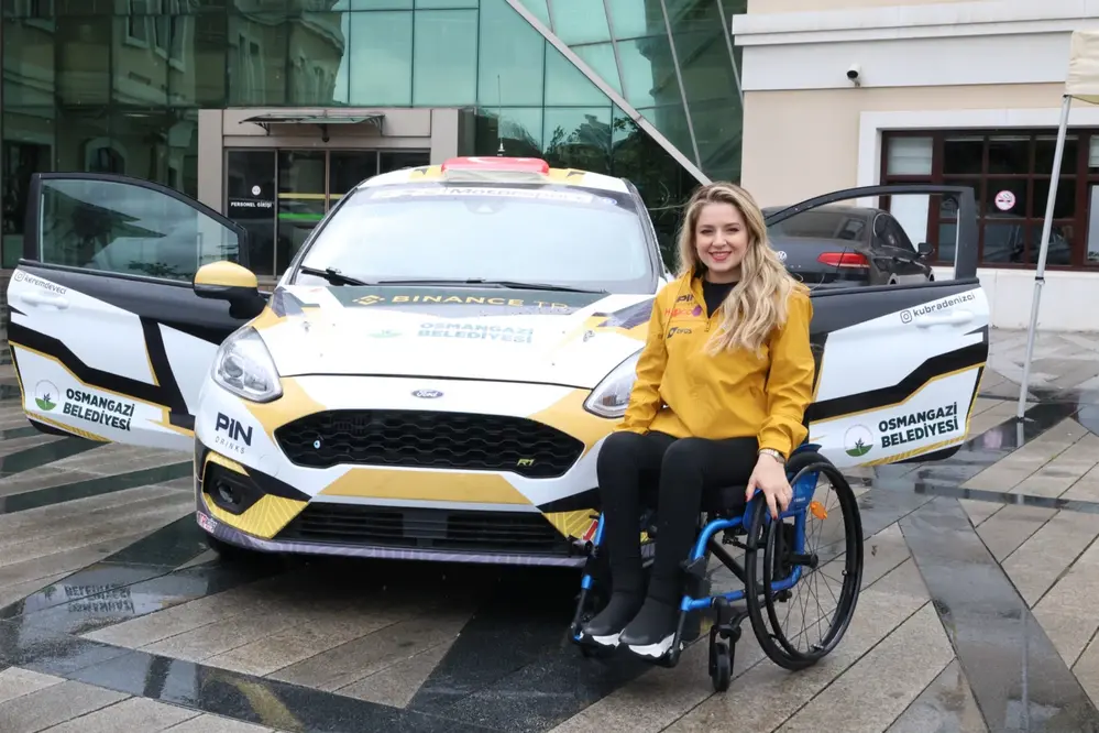 Dünya Şampiyonu Kübra Denizci Keskin, Osmangazi Belediye Başkanı ile 2026 Ralli Şampiyonası Görüşmesi Yaptı