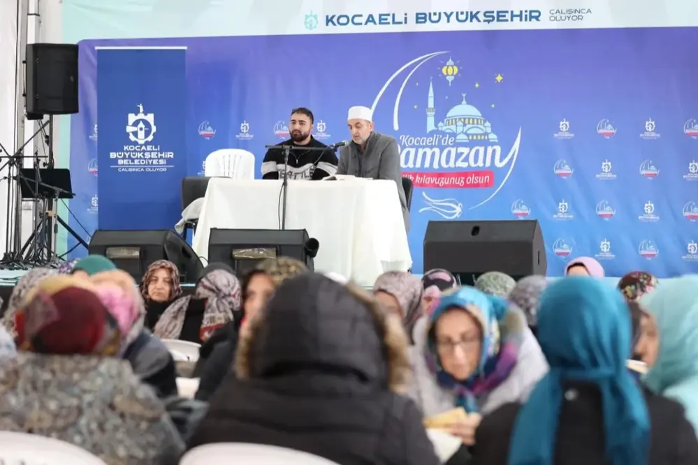Gebze'de Ramazan Mukabele Programı Gebze Kent Meydanı'nda Devam Ediyor