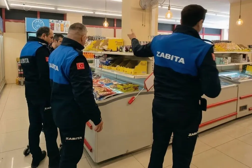 Gemlik'te Market Denetimleri Devam Ediyor: Fiyat Farklılıkları ve Son Kullanma Tarihi Geçmiş Ürünler Tespit Edildi