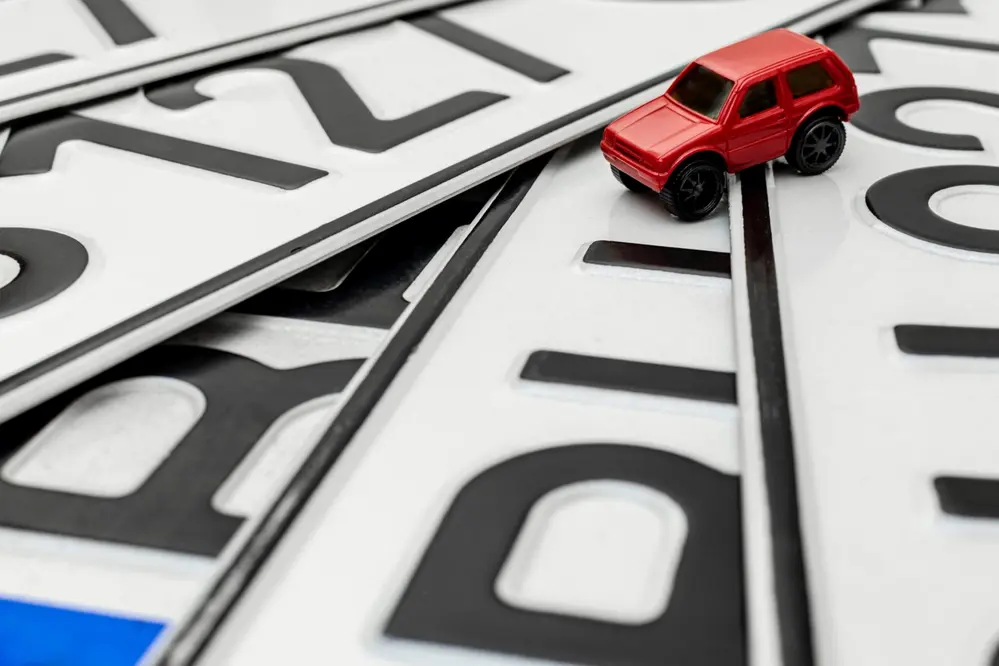 Hatalı Araç Plakaları Ücretsiz Değiştirilecek: Yeni Yönetmelik Detayları