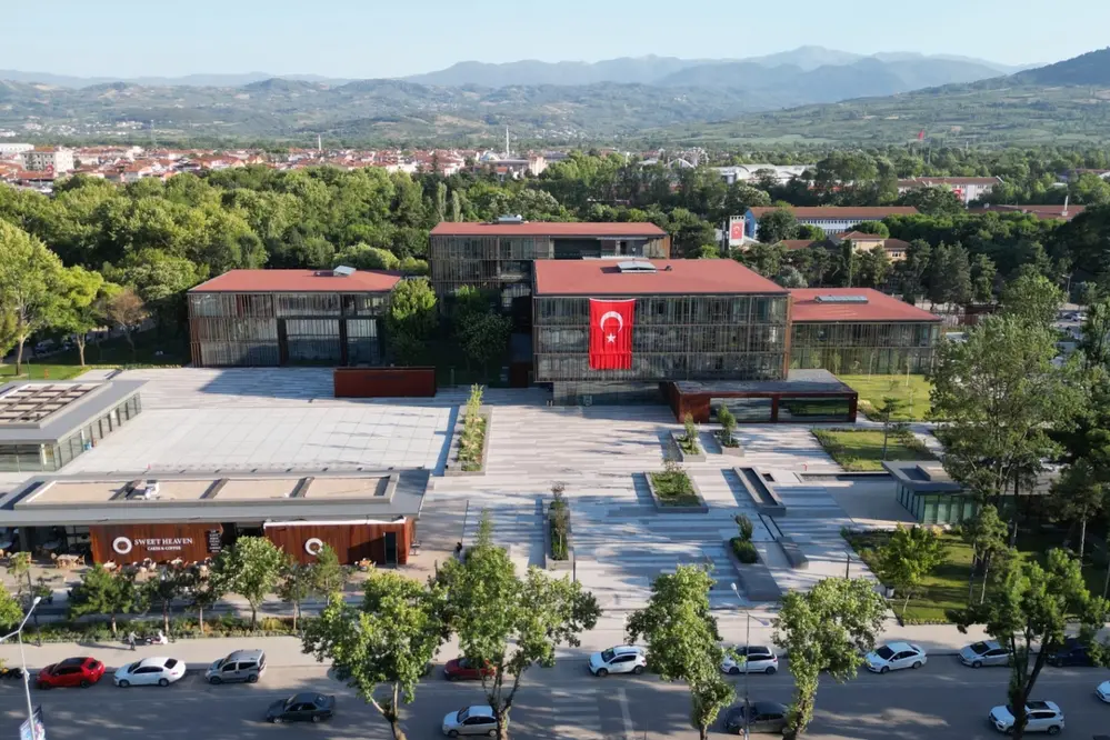 İnegöl Belediyesi Bayram Hazırlıklarını Tamamladı: Detaylı Program ve Hizmetler