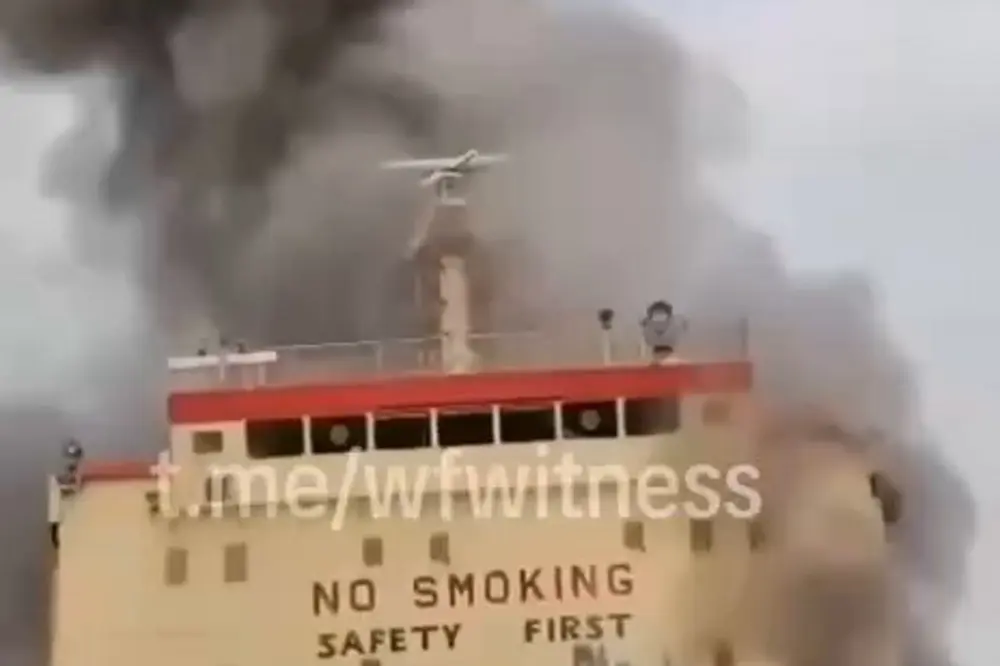 İran Yetkilileri Hürmüz Boğazı'nda Kaçak Gemiye Müdahale Ettiğini Açıkladı