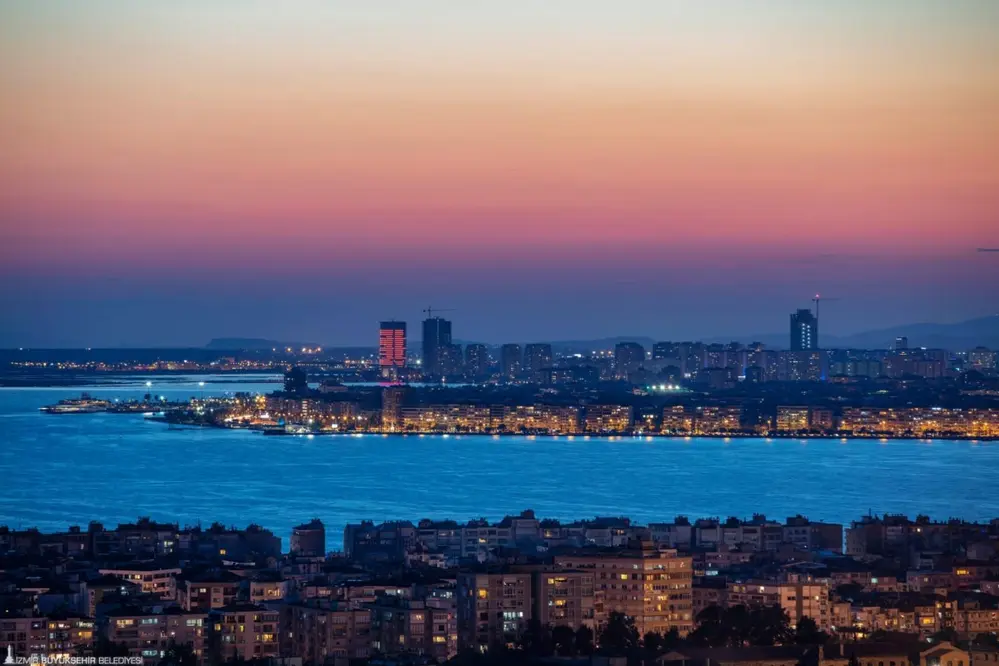 İzmir Büyükşehir Belediyesi Kamu Kurumlarına 287 Bin Metrekare Taşınmaz Tahsis Etti