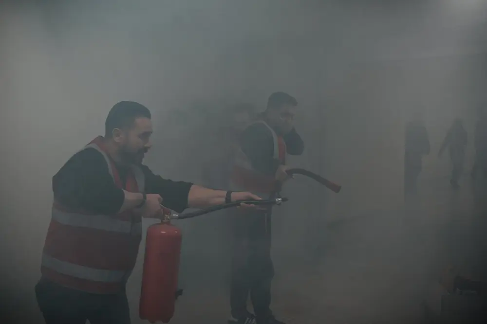 İzmir Büyükşehir Belediyesi'nde Deprem ve Yangın Tatbikatı Gerçekleştirildi