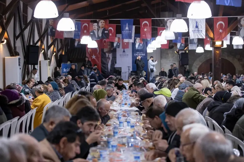 İzmir Büyükşehir Belediyesi Tire'de İftar Programı Düzenledi