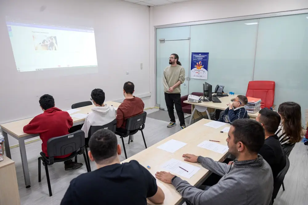 İzmir'de Engellilere Yönelik İş Hazırlık Programı Devam Ediyor