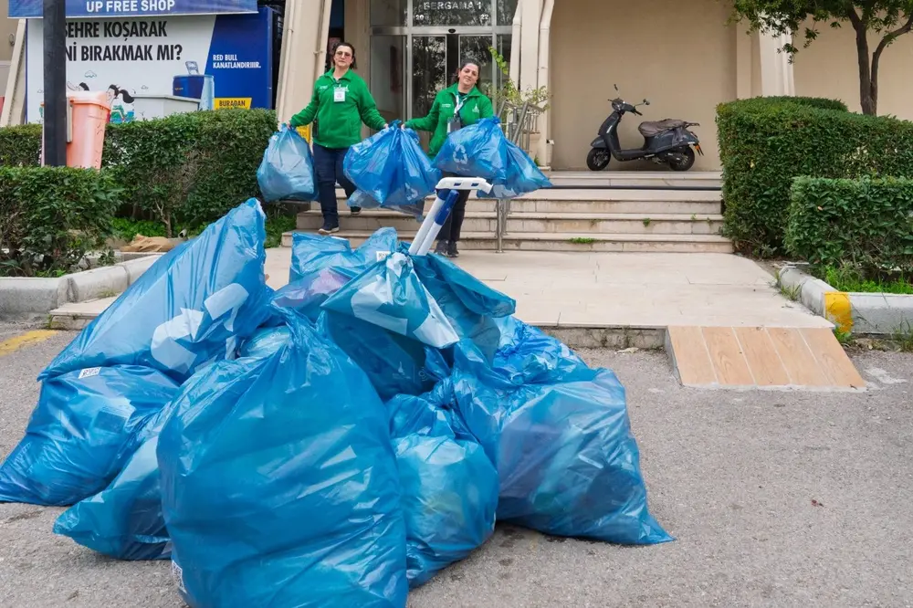 İzmir'de Evden Geri Dönüşüm Projesi 2.450 Ton Atığı Kazandırdı