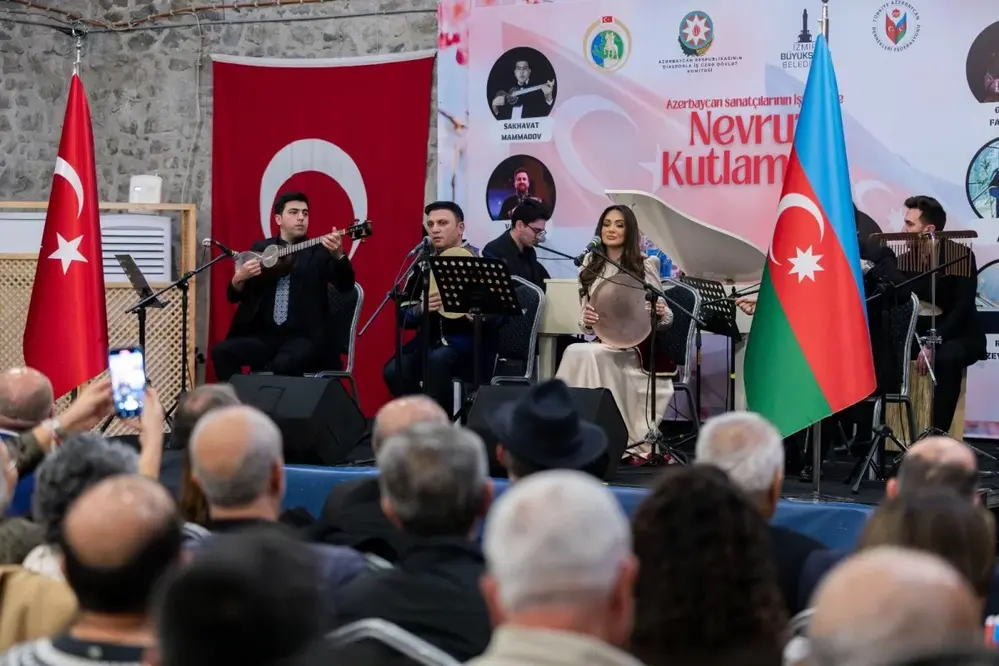 İzmir'de Nevruz Kutlaması: Azerbaycanlı Sanatçılar ve Yetkililer Katıldı