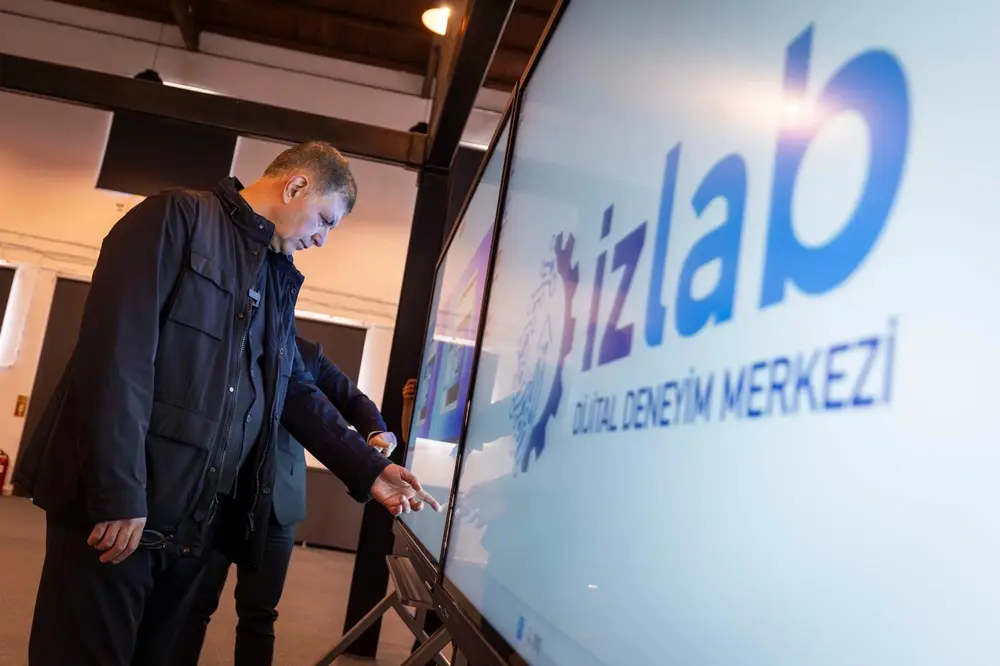 İzmir Dijital Deneyim Merkezi Hizmete Açıldı: Başkan Tugay Açıklamalarda Bulundu