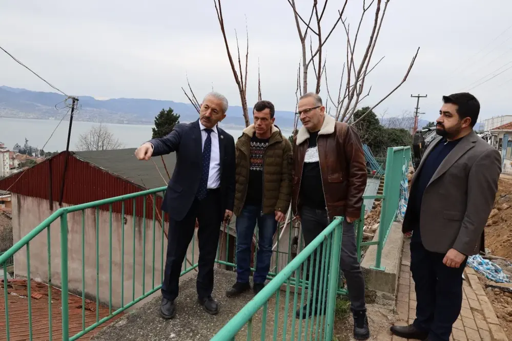 İzmit Belediyesi'nden Muhtarlarla Mahalle Ziyaretleri Gerçekleştirildi