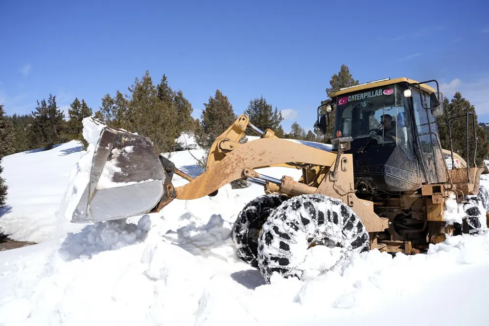 Kahramanmaraş Büyükşehir Belediyesi Göksun Kırsalında Karla Mücadele Çalışmalarını Sürdürüyor