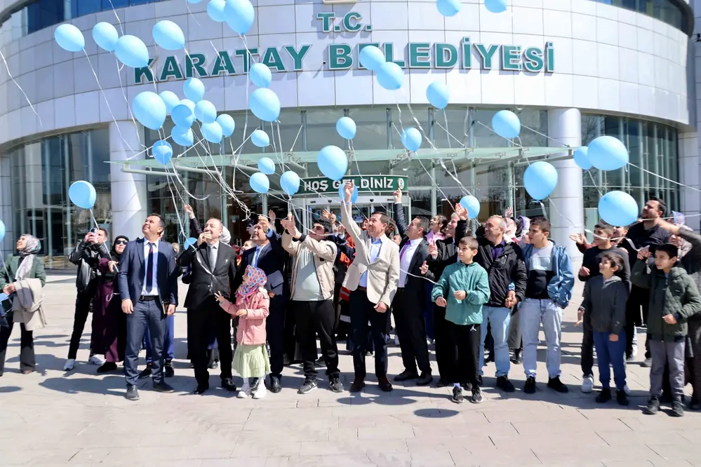 Karatay Belediyesi Otizm Farkındalık Etkinliğinde Mavi Balonları Gökyüzüne Bıraktı