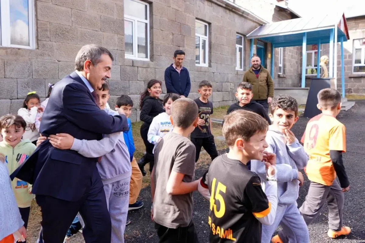 Karne Heyecanı Başladı: Bakan Tekin'den Öğrencilere Tatil Önerileri ve Yarıyıl Mesajı