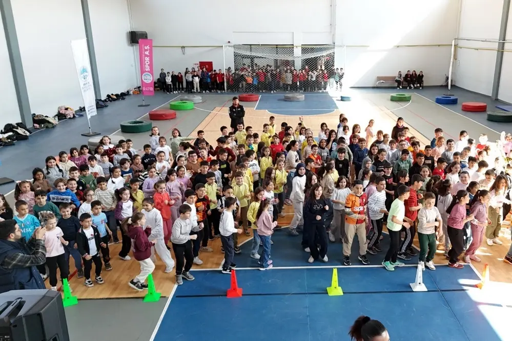 Kayseri Büyükşehir Belediyesi Develi'de 550 Öğrenciye Spor Etkinliği Düzenledi