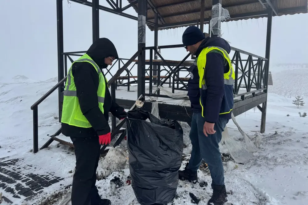 Kayseri Büyükşehir Belediyesi Erciyes Dağı Eteklerinde Temizlik Çalışması Yürüttü