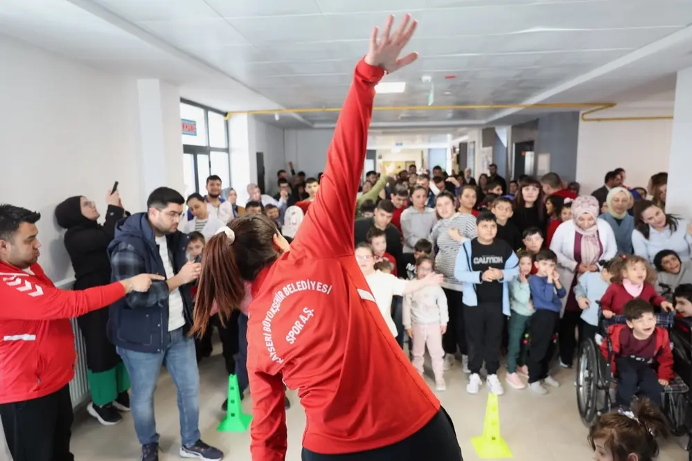 Kayseri'de 150 Down Sendromlu Öğrenciyle Spor Etkinliği Düzenlendi