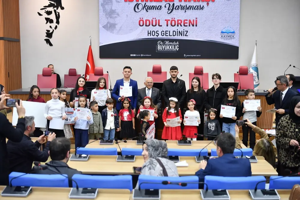 Kayseri'de İstiklal Marşı Okuma Yarışması Ödül Töreni Düzenlendi